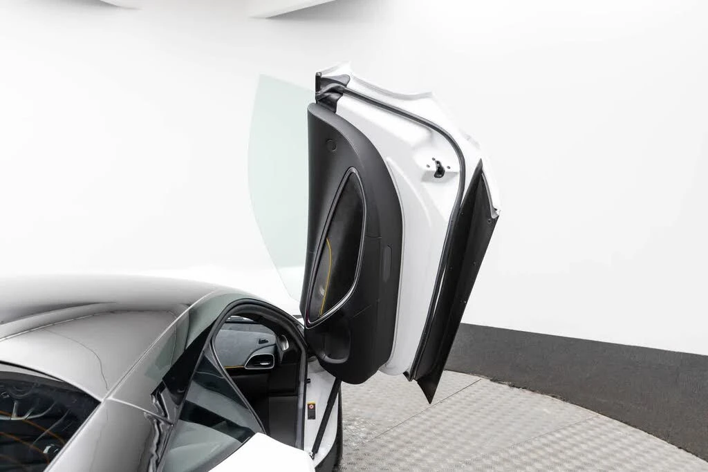 2023 McLaren Artura - Image 29 of 31
