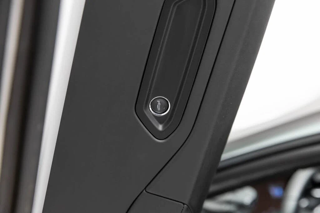 2023 McLaren Artura - Image 20 of 31