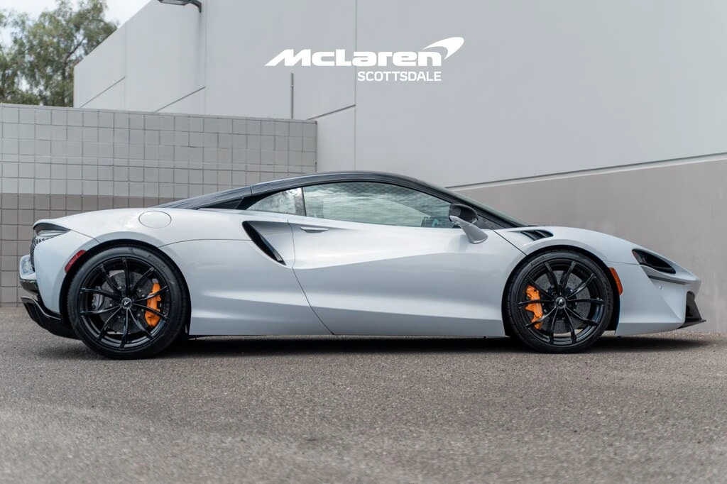 2023 McLaren Artura - Image 8 of 30
