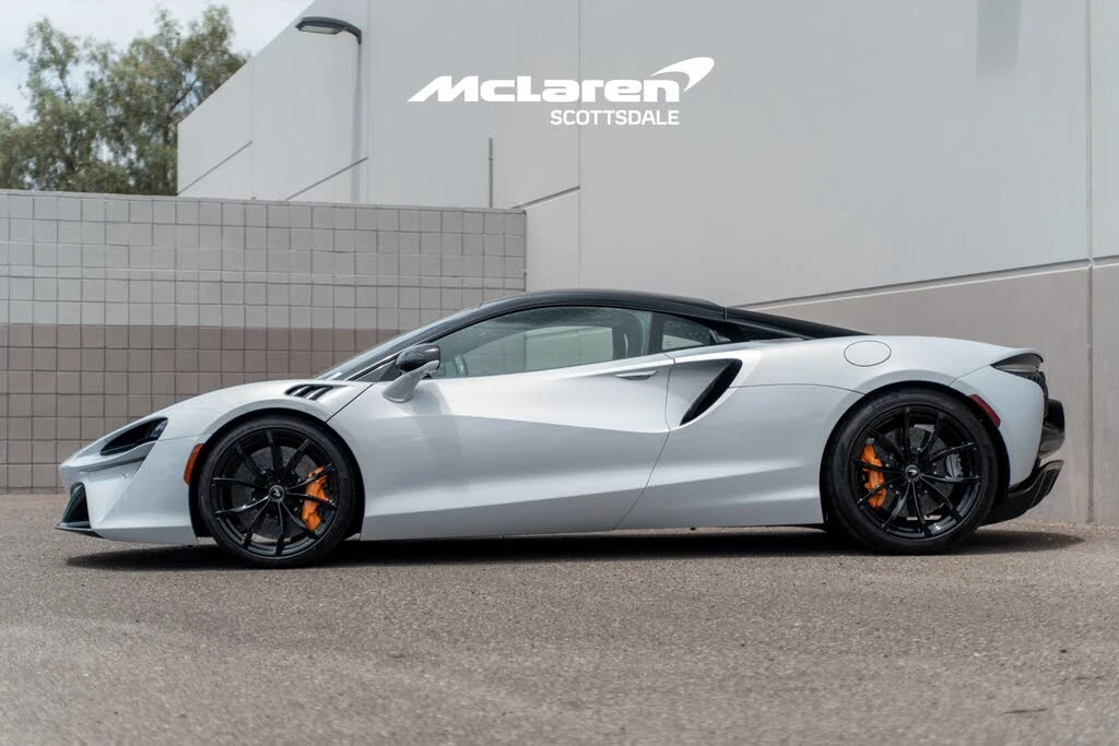 2023 McLaren Artura - Image 4 of 30