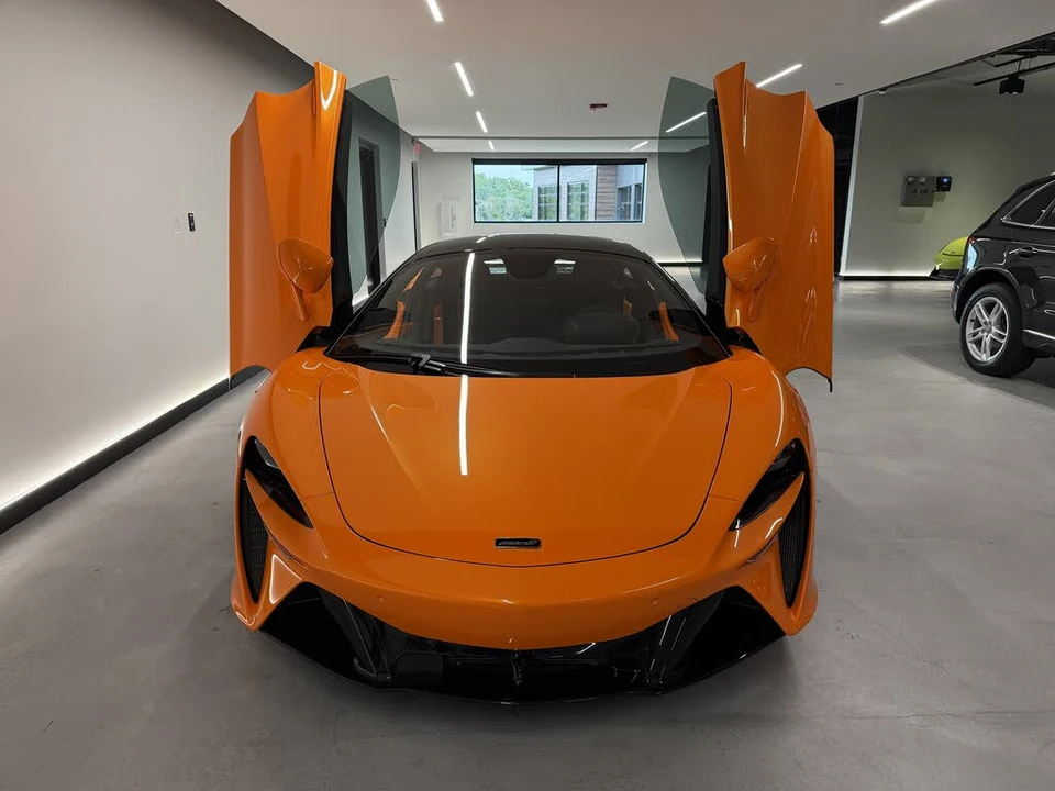 2023 McLaren Artura - Image 9 of 15