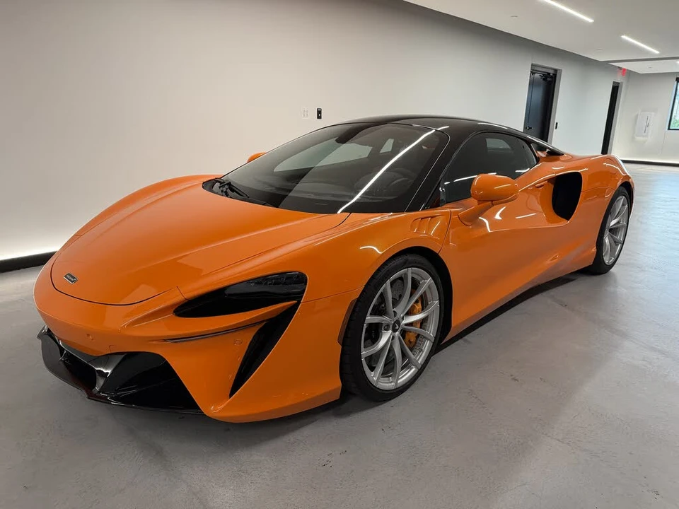 2023 McLaren Artura - Image 8 of 15