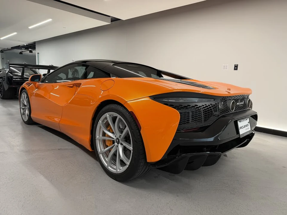 2023 McLaren Artura - Image 3 of 15