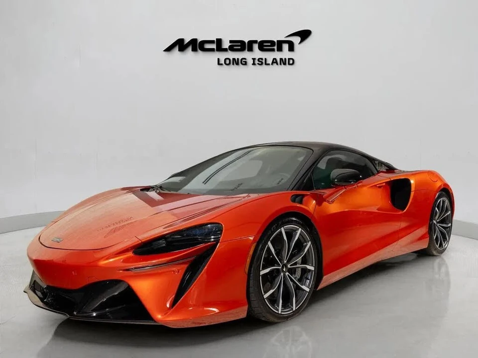 2023 McLaren Artura - Image 2 of 31