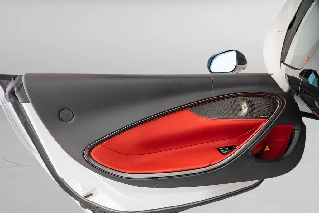 2023 McLaren Artura - Image 16 of 18