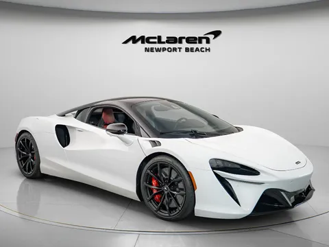 2023 McLaren Artura