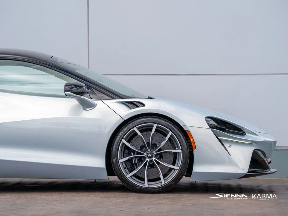 2023 McLaren Artura - Image 13 of 31