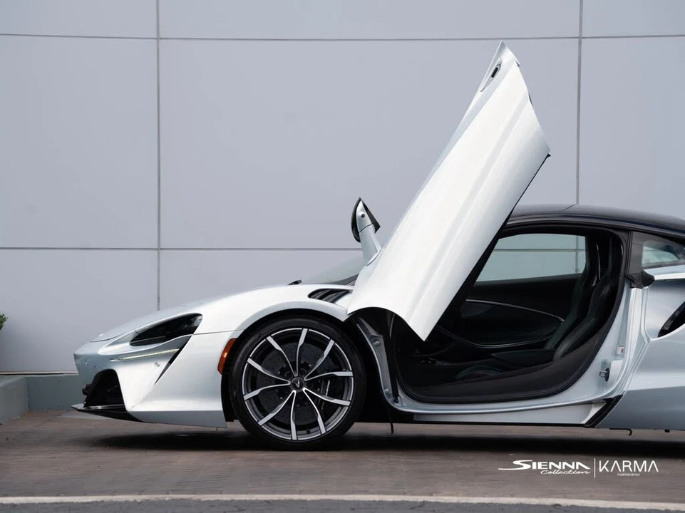 2023 McLaren Artura - Image 17 of 31