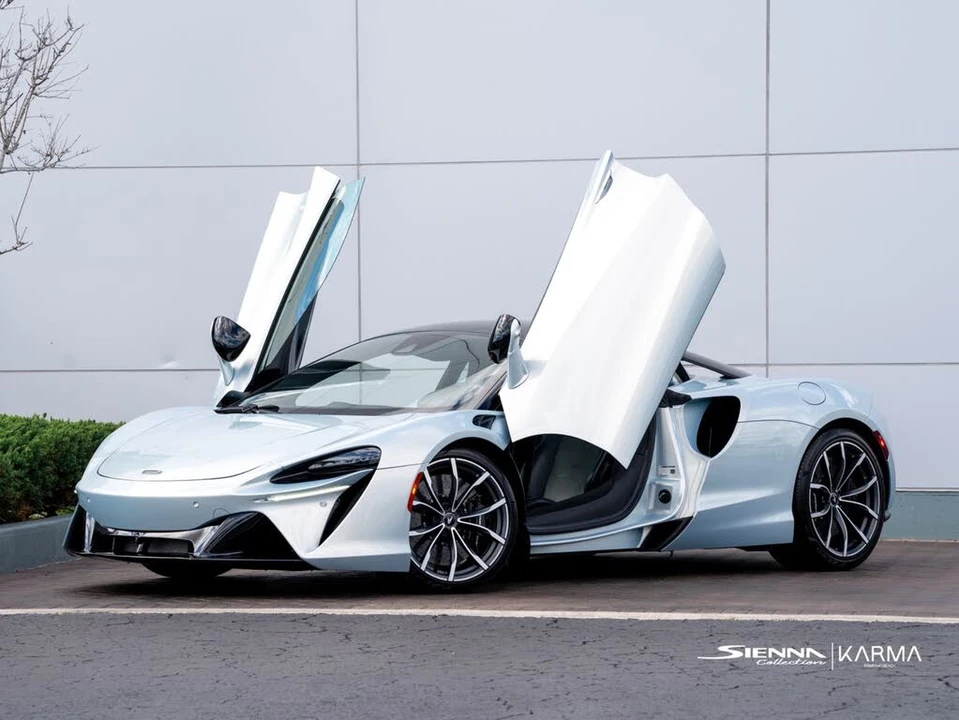 2023 McLaren Artura - Image 9 of 31