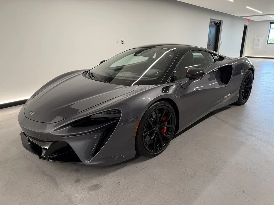 2023 McLaren Artura - Image 11 of 18