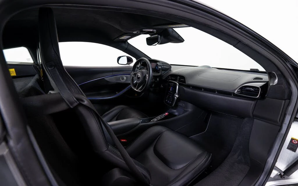 2023 McLaren Artura - Image 19 of 20