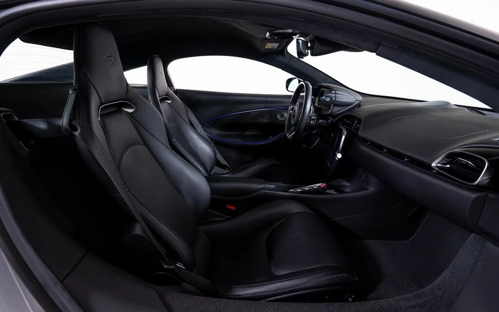 2023 McLaren Artura - Image 18 of 20
