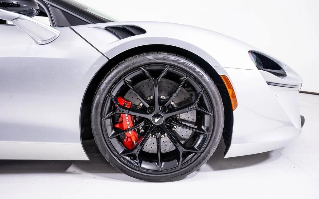 2023 McLaren Artura - Image 15 of 20