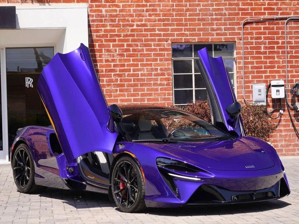 2023 McLaren Artura - Image 18 of 29