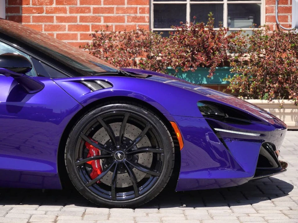 2023 McLaren Artura - Image 7 of 29