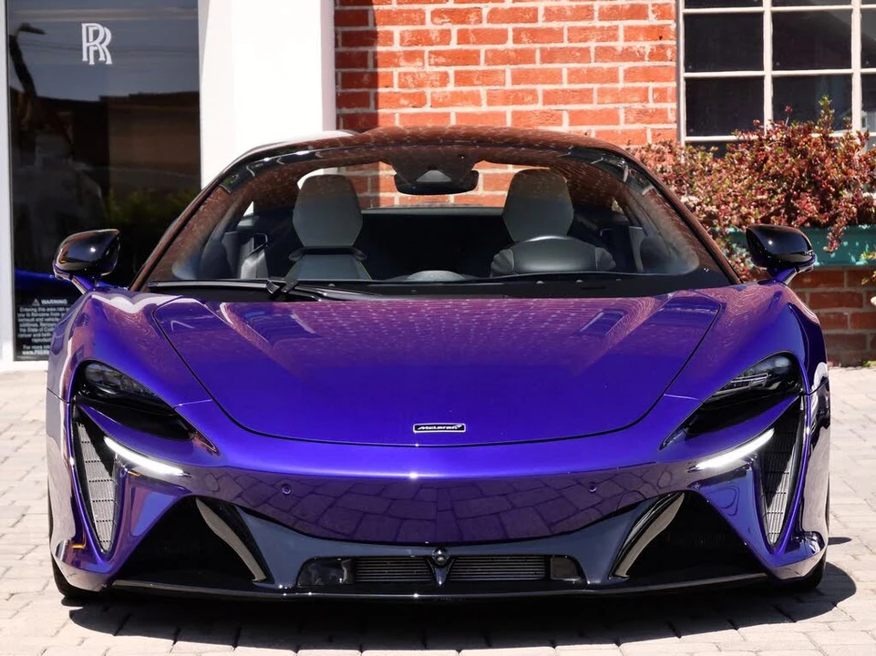 2023 McLaren Artura - Image 2 of 29