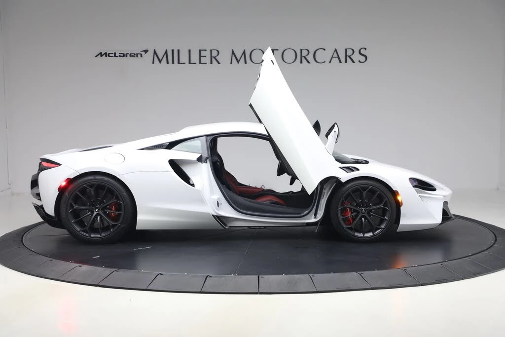 2023 McLaren Artura - Image 18 of 31