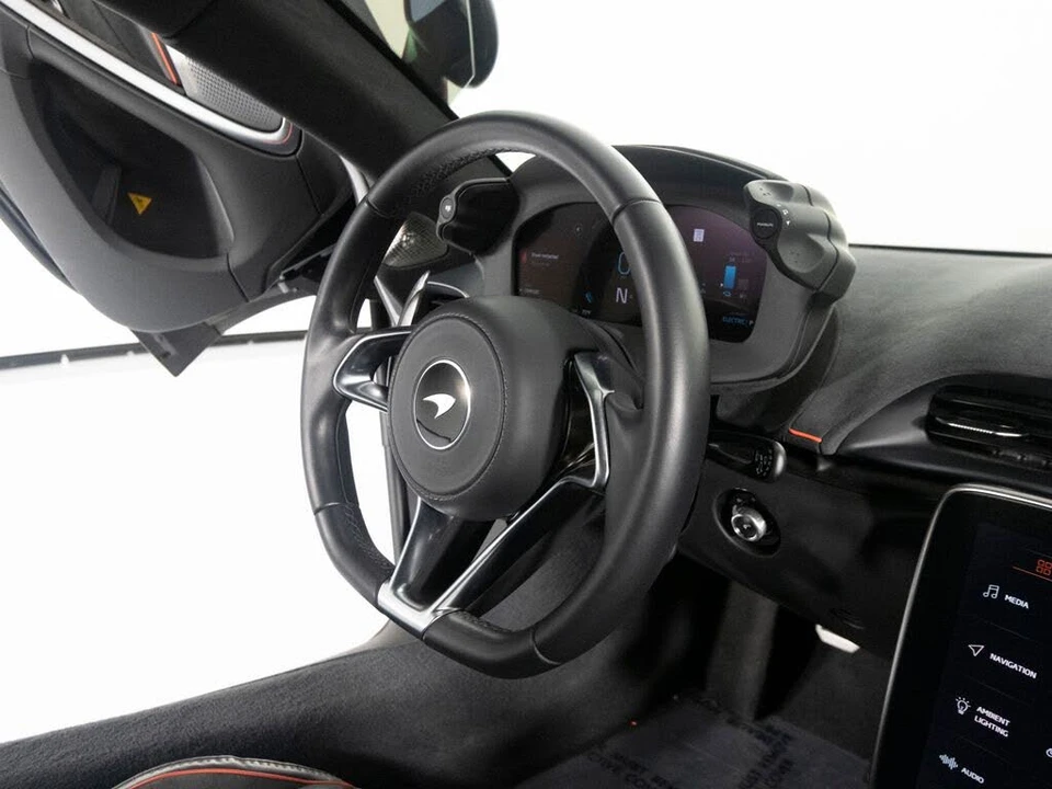 2023 McLaren Artura - Image 27 of 31