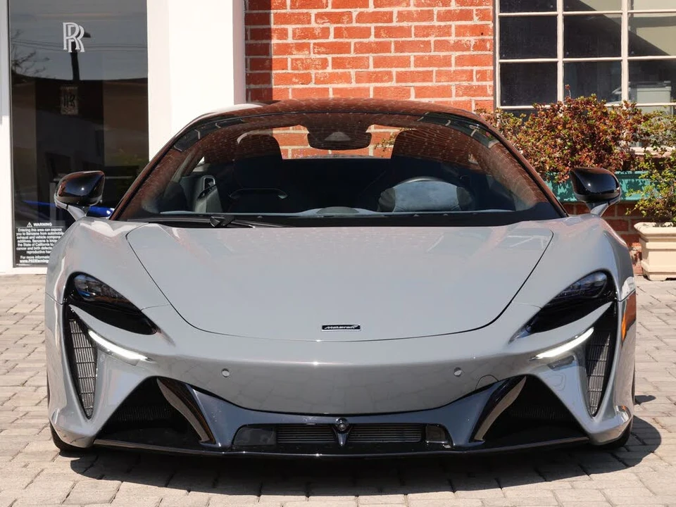 2023 McLaren Artura - Image 2 of 25