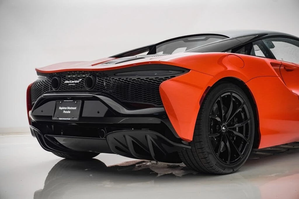 2023 McLaren Artura - Image 13 of 31
