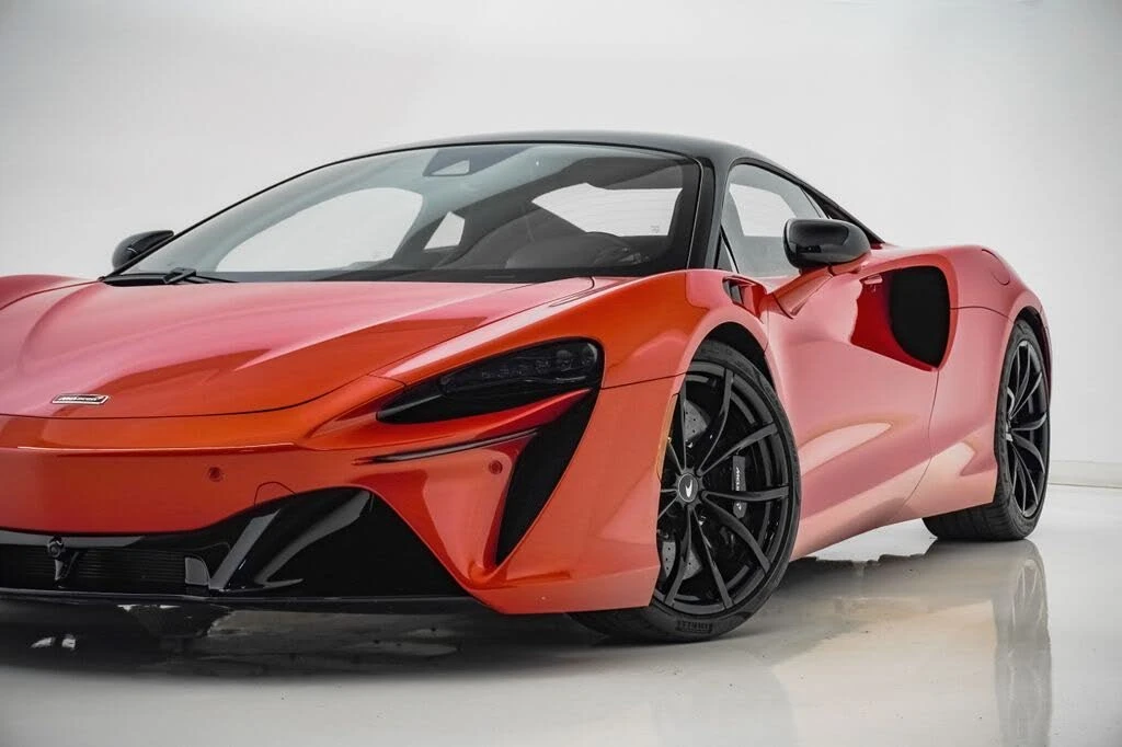 2023 McLaren Artura - Image 2 of 31