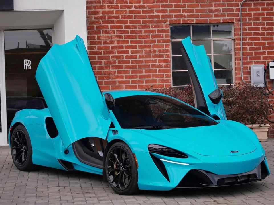 2023 McLaren Artura - Image 17 of 26