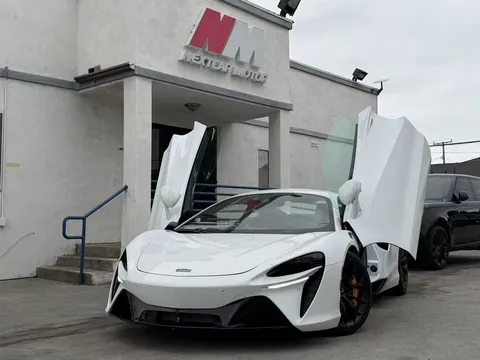 2023 McLaren Artura