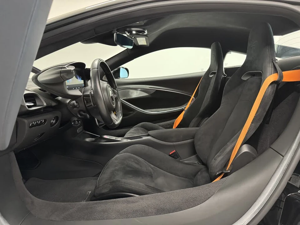 2023 McLaren Artura - Image 2 of 14