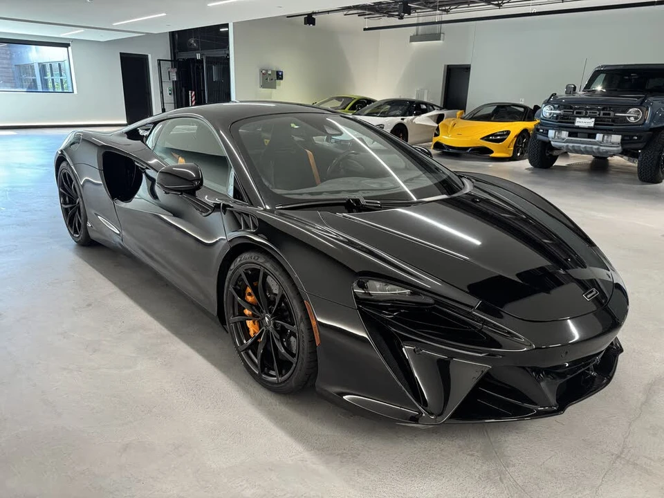2023 McLaren Artura - Image 8 of 14