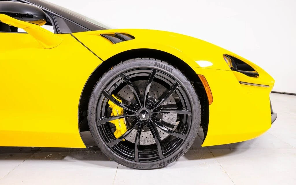2023 McLaren Artura - Image 15 of 20