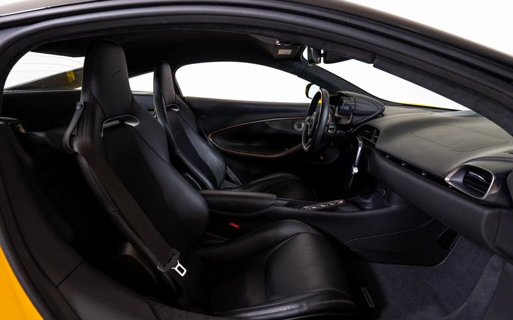 2023 McLaren Artura - Image 18 of 20