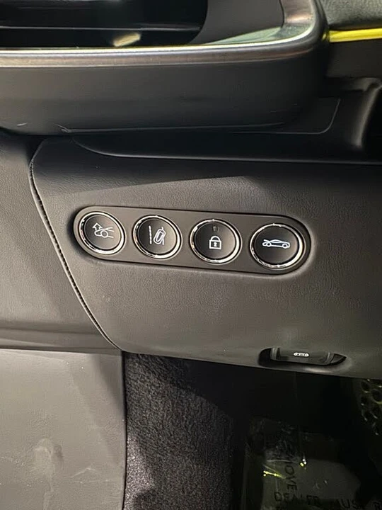 2023 McLaren Artura - Image 28 of 31