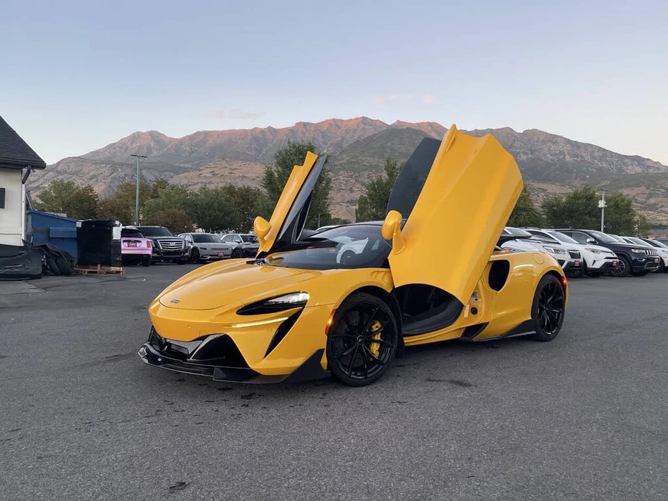 2023 McLaren Artura - Image 5 of 31