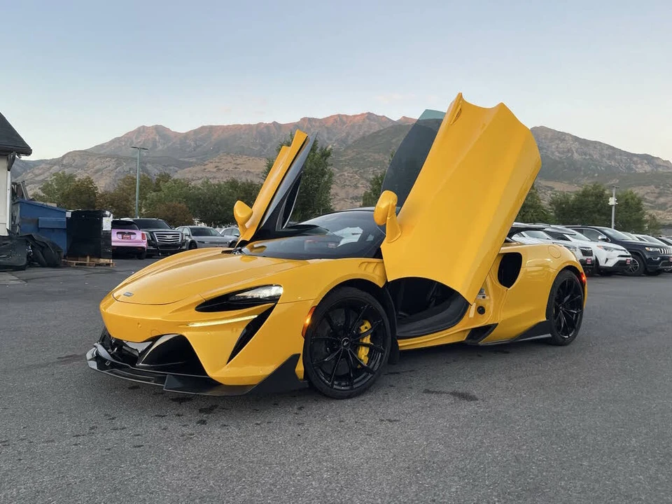 2023 McLaren Artura - Image 15 of 31
