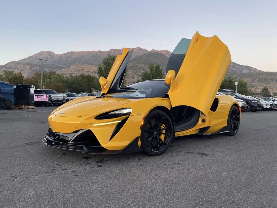 2023 McLaren Artura - Image 4 of 31
