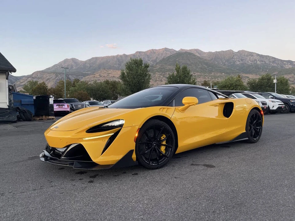 2023 McLaren Artura - Image 31 of 31