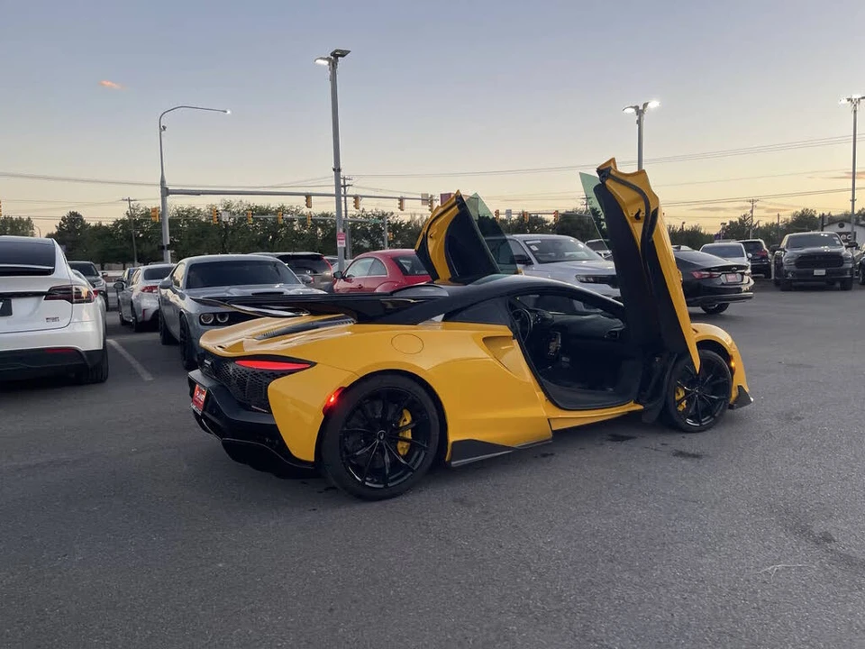 2023 McLaren Artura - Image 22 of 31