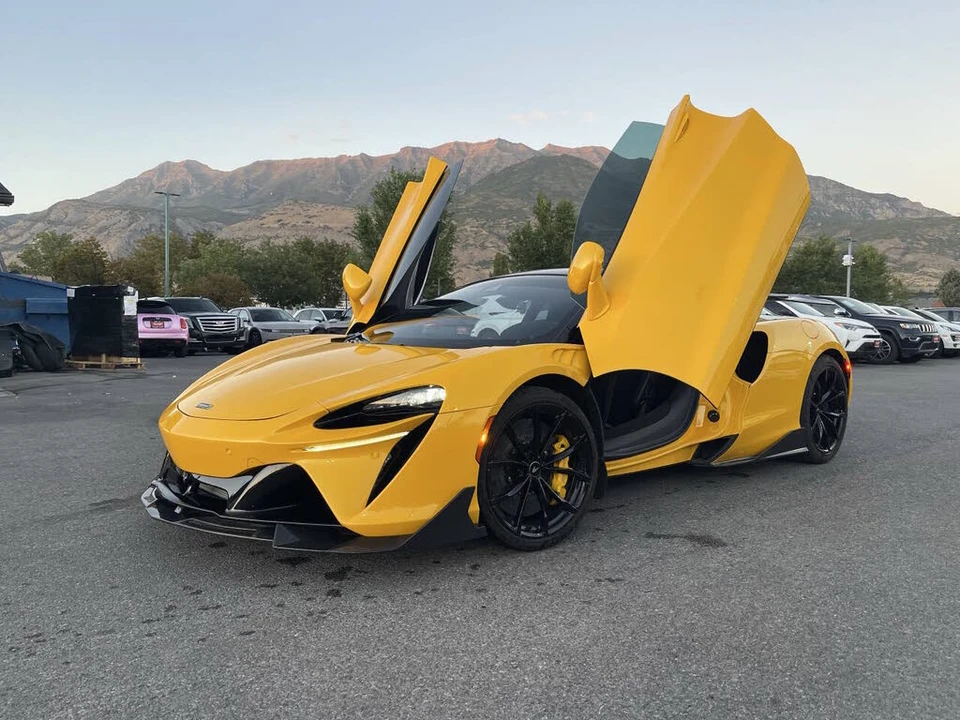 2023 McLaren Artura - Image 3 of 31