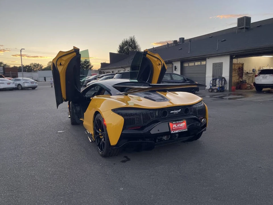 2023 McLaren Artura - Image 16 of 31