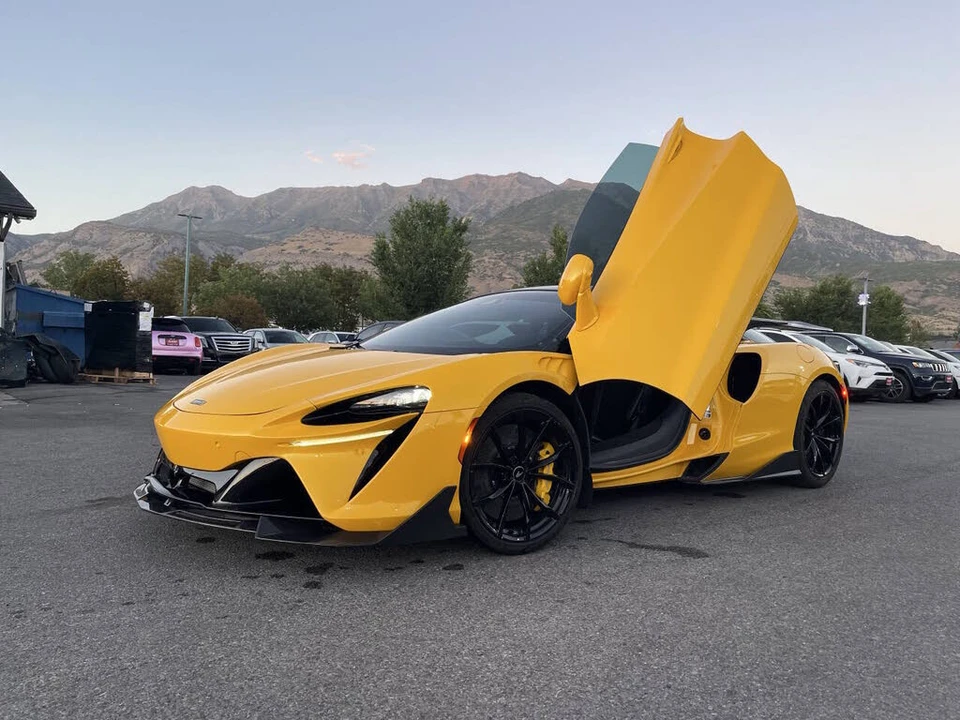 2023 McLaren Artura - Image 29 of 31