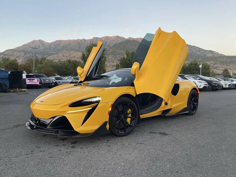 2023 McLaren Artura - Image 10 of 31
