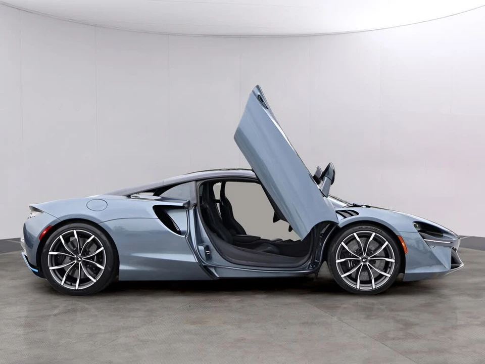 2023 McLaren Artura - Image 13 of 31