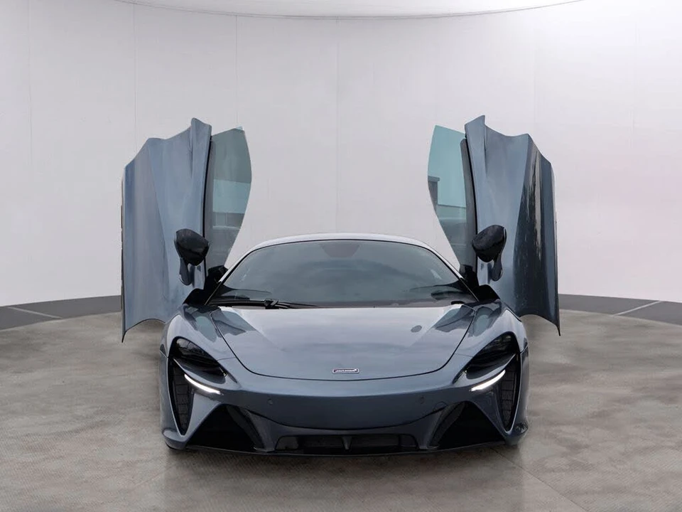 2023 McLaren Artura - Image 12 of 31