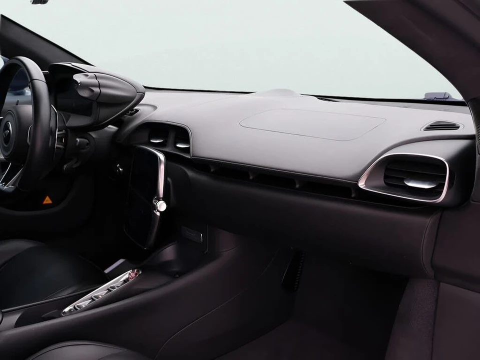 2023 McLaren Artura - Image 15 of 31
