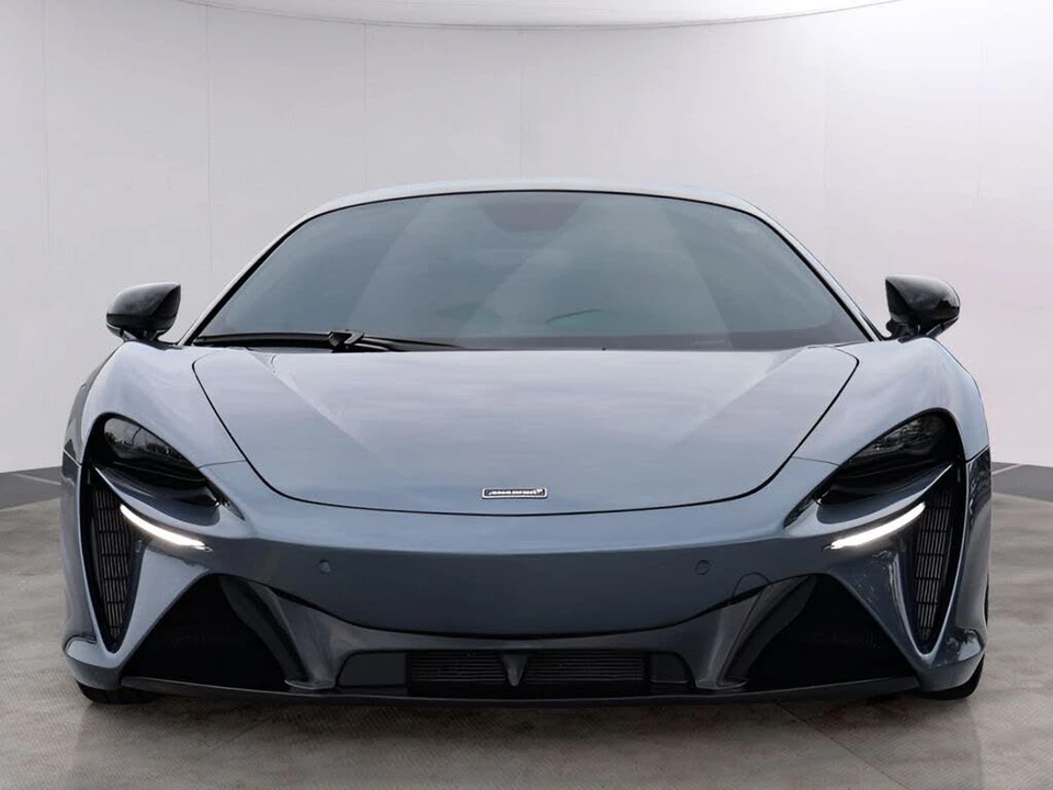 2023 McLaren Artura - Image 2 of 31