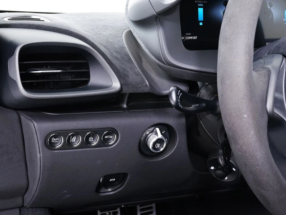 2023 McLaren Artura - Image 27 of 28