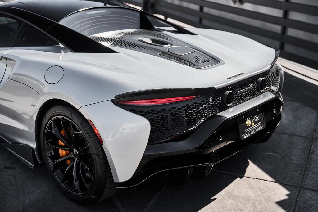 2023 McLaren Artura - Image 10 of 31
