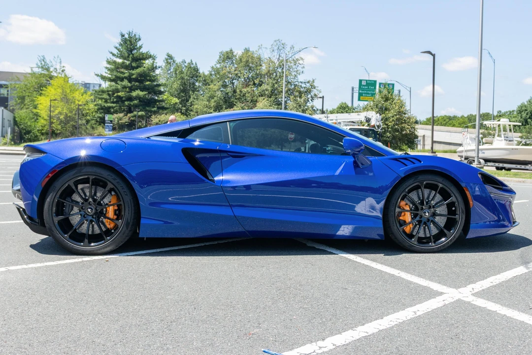 2023 McLaren Artura - Image 3 of 31