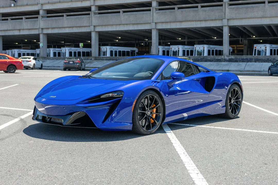 2023 McLaren Artura - Image 7 of 31