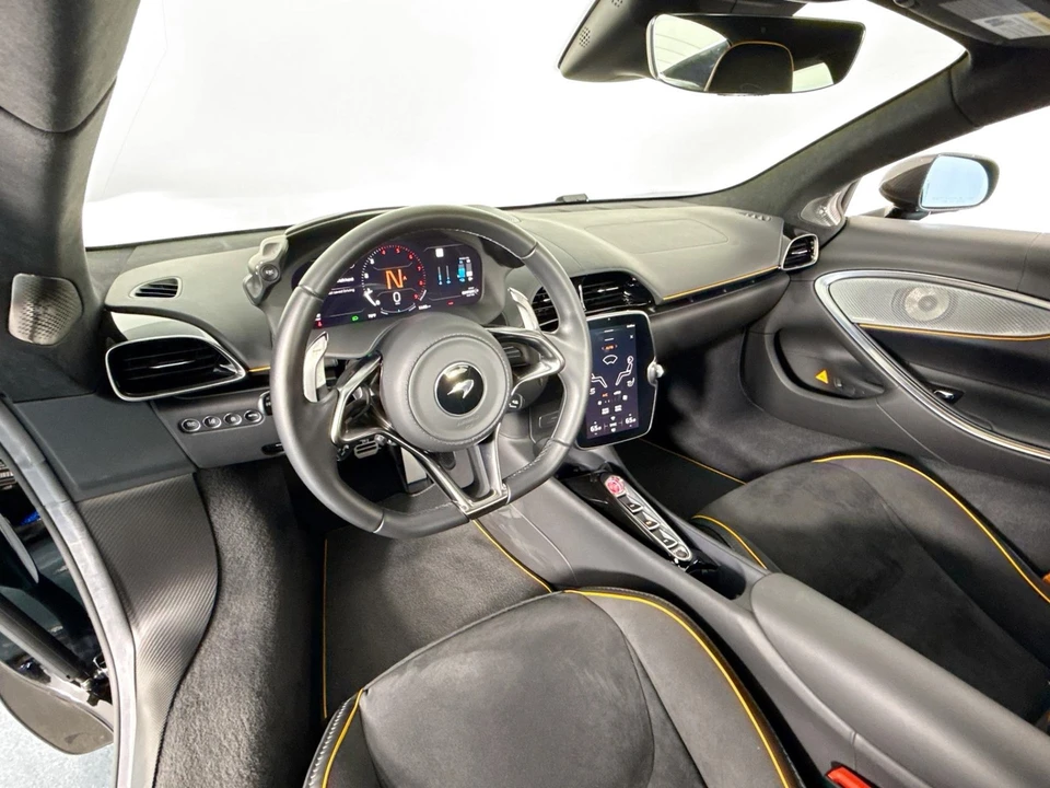 2023 McLaren Artura - Image 24 of 31